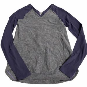 IVIVVA Long-sleeve Vneck shirt size 8
